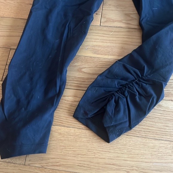 Beyond yoga black cropped leggings - Picture 3 of 3